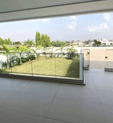 A splendid 8-room duplex villa in the Beverly Hills Riviera is now on the ...