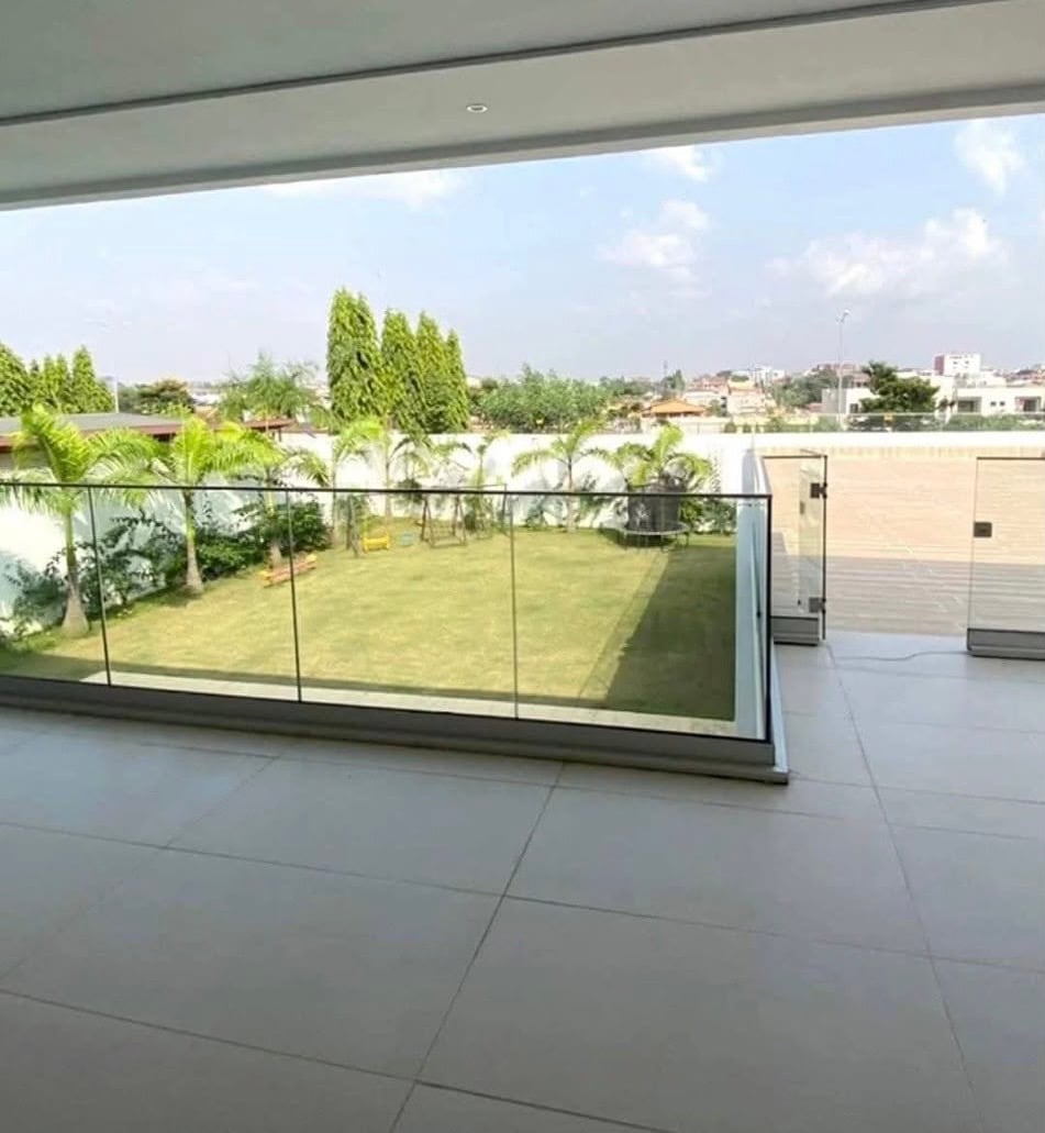 MISE EN VENTE D'UNE SPLENDIDE VILLA DUPLEX DE 08 PIÈCES À LA RIVIERA BEVERLY HILLS