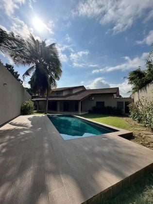 Riviera 3, a very accessible and gated community, offers security; 6-room ...