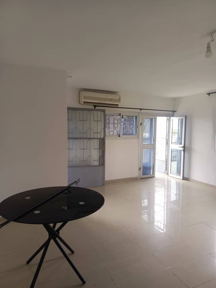 Apartamento tipo estudio moderno en alquiler en Akwa (Oficina/Vivienda)