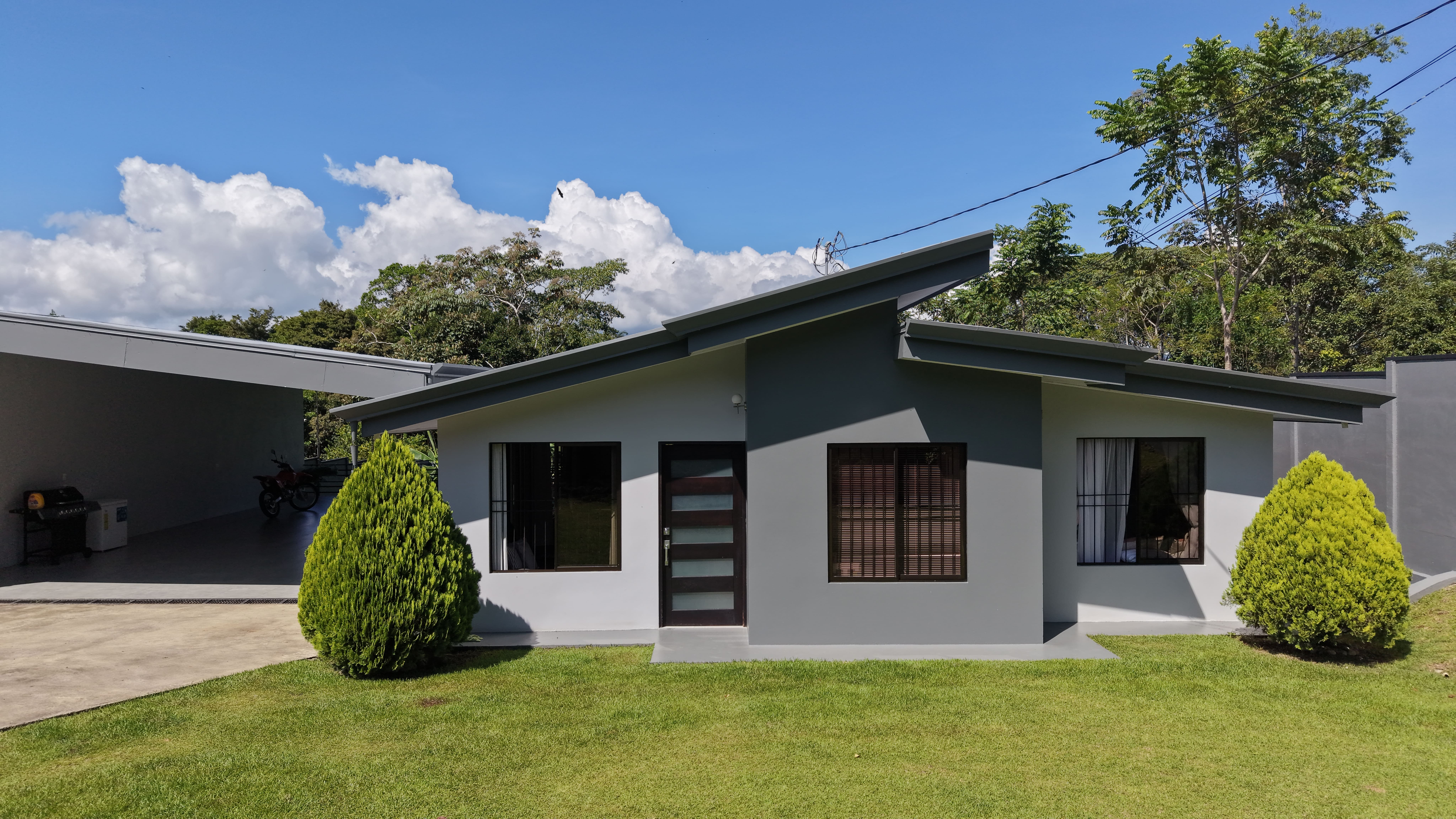 Casa Contemporánea en Venta en Peñas Blancas, Pérez Zeledón | Lote de 800 m²