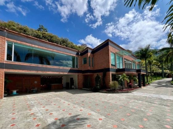 VENTA en Las Palmas🏡✨ | Exclusiva casa campestre con 4 ...