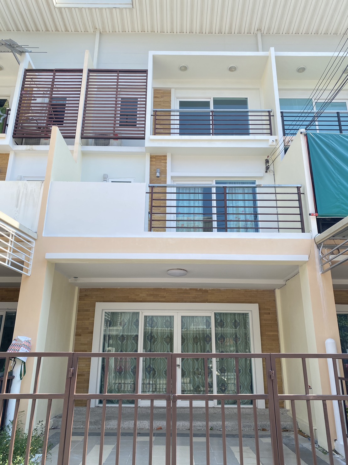 Thepprasit townhouse for rent in modern style !!