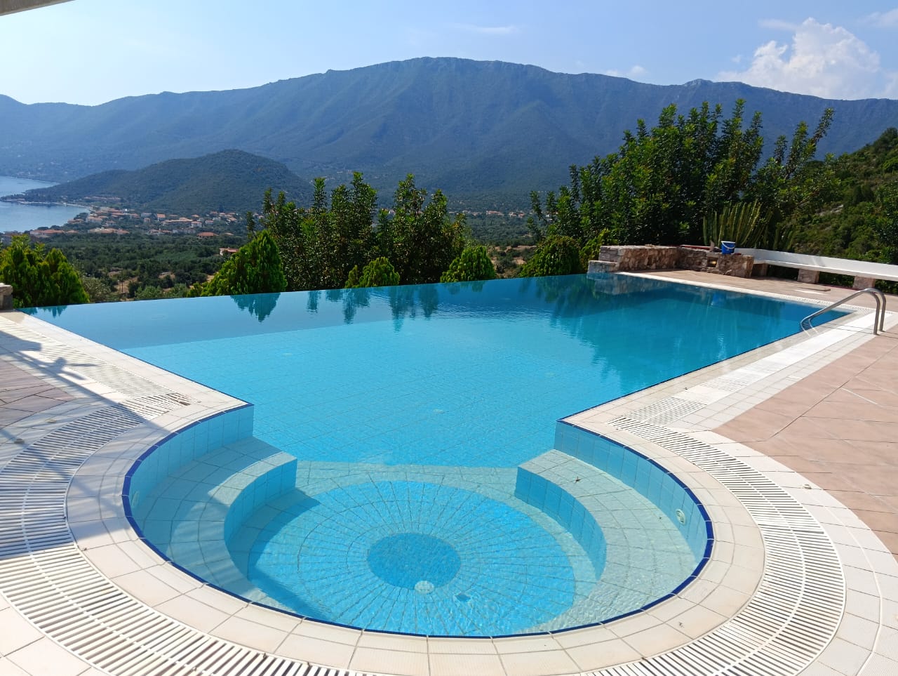 Ethos Grèce — Villa meublée de 2 chambres avec vue sur la mer et piscine partagée, Poulithra