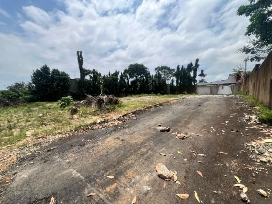 Vente d'un terrain de 1880m² dans le prestigieux quartier de Riviera ...