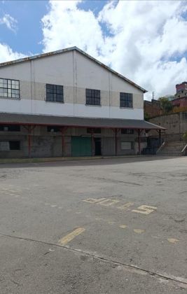 ENTREPÔT 10 000 M2 À LOUER SOANIERANA 