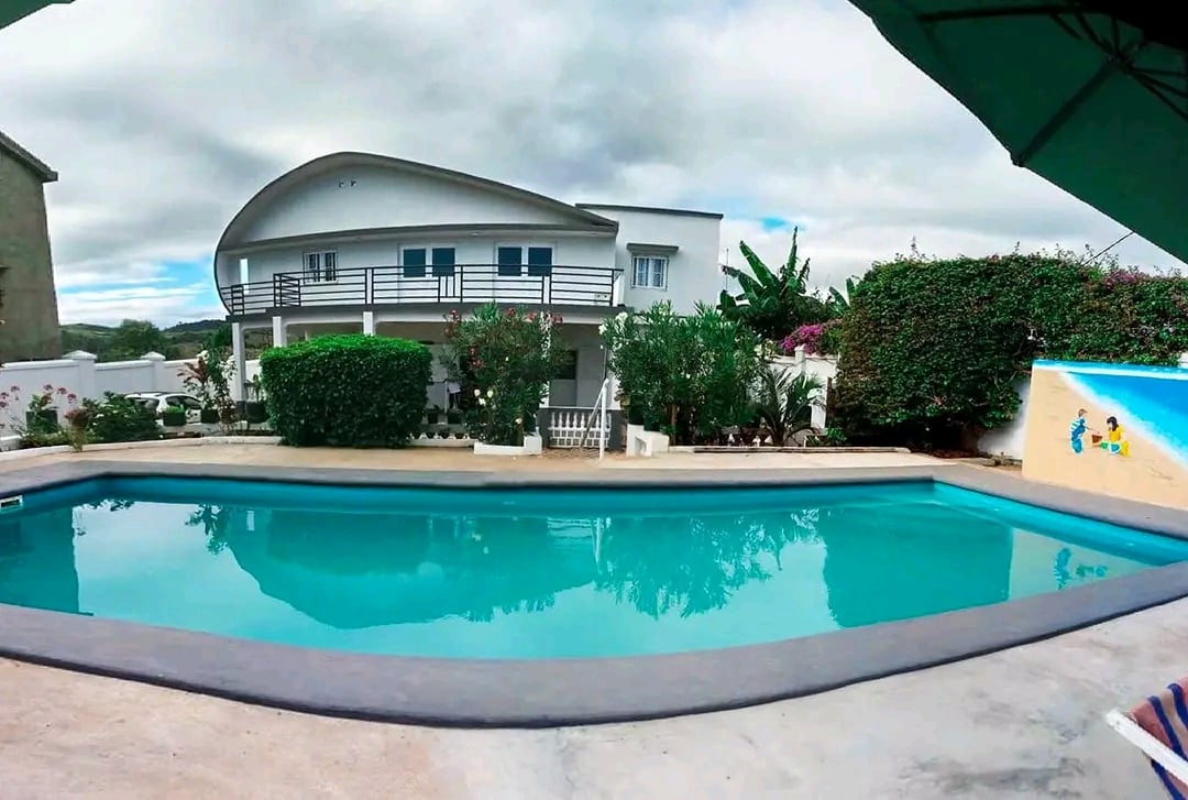 OCCASION À SAISIR : SUPERBE VILLA AVEC PISCINE À VENDRE !✨ Situé à Antanambao Ambohimanga 👌