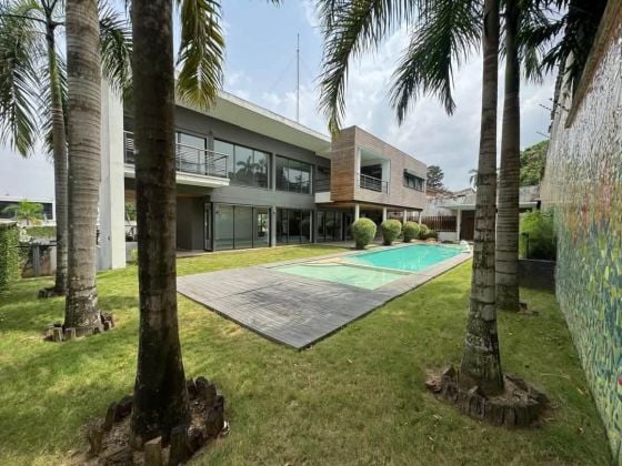 Vente d'une villa moderne de 8 pièces à la Riviera 3 