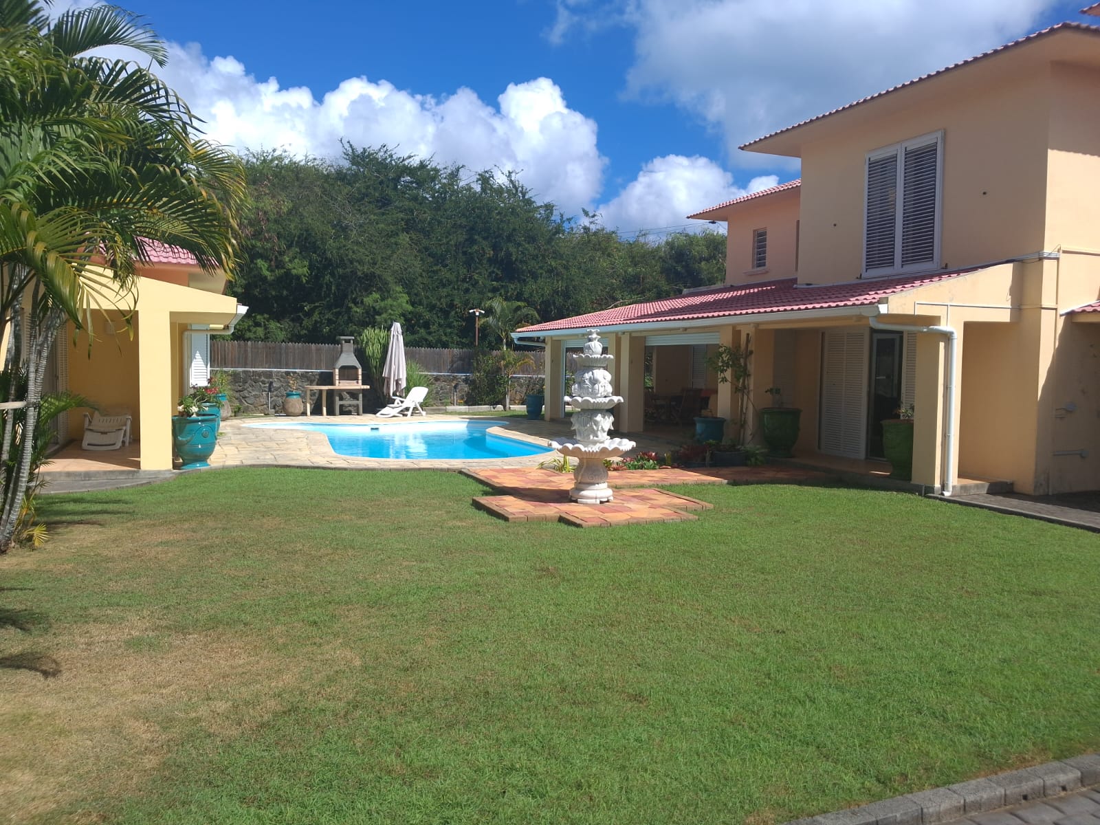 Villa 3 chambres + maison d'hôtes indépendante 2 chambres | Pointe aux Canonniers | 160 000 Rs/mois