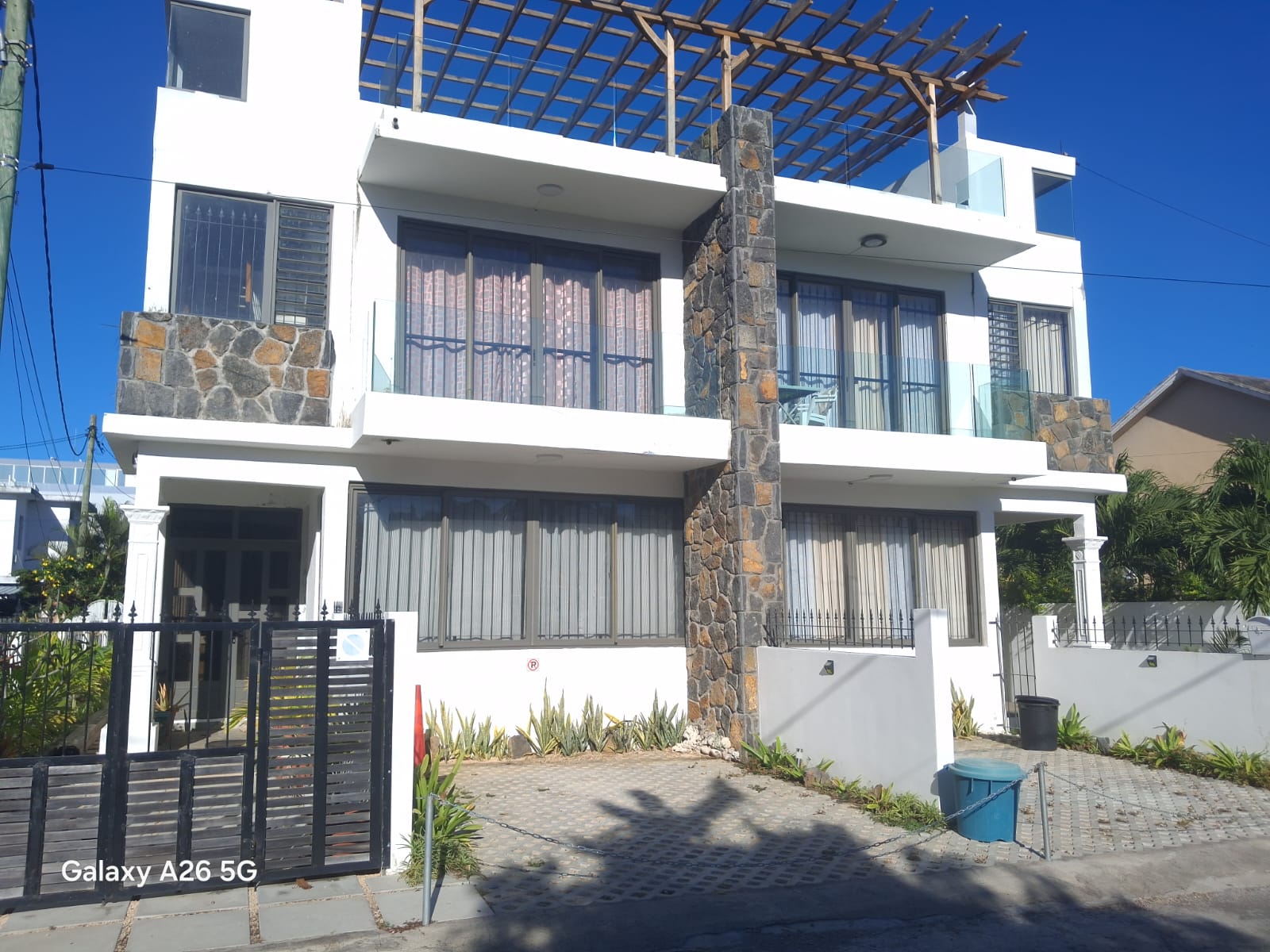 Duplex for Rent – Pointe aux Canonniers** *(Foreigners Only) - Rs 55000