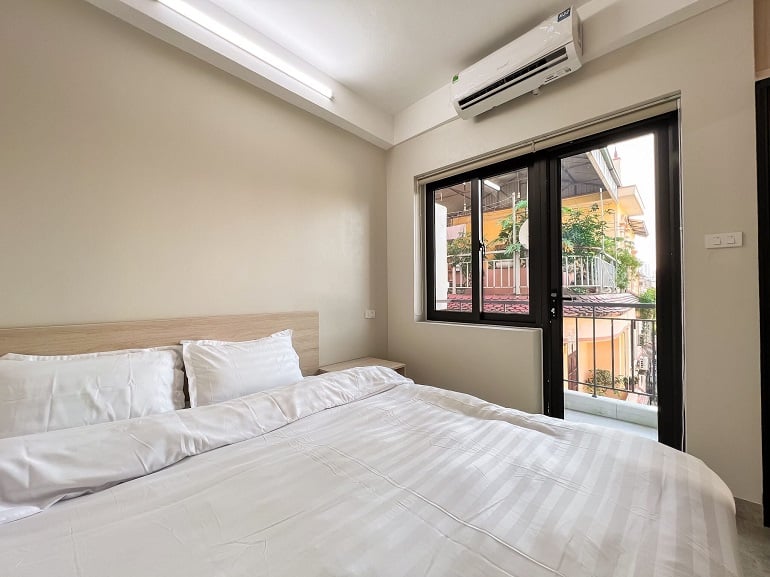 Nice, bright 1 – bedroom apartment with balcony in Duong Buoi street, Ba Dinh district for rent