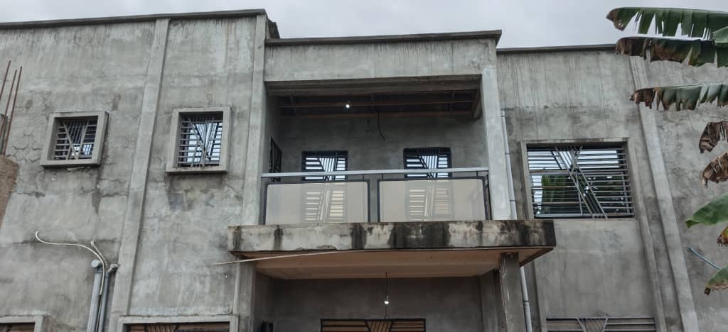 Se vende un dúplex grande en Yaundé. 