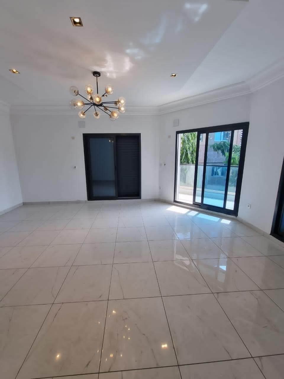 Apartamento de 3 habitaciones en alquiler en Bonapriso, Douala.