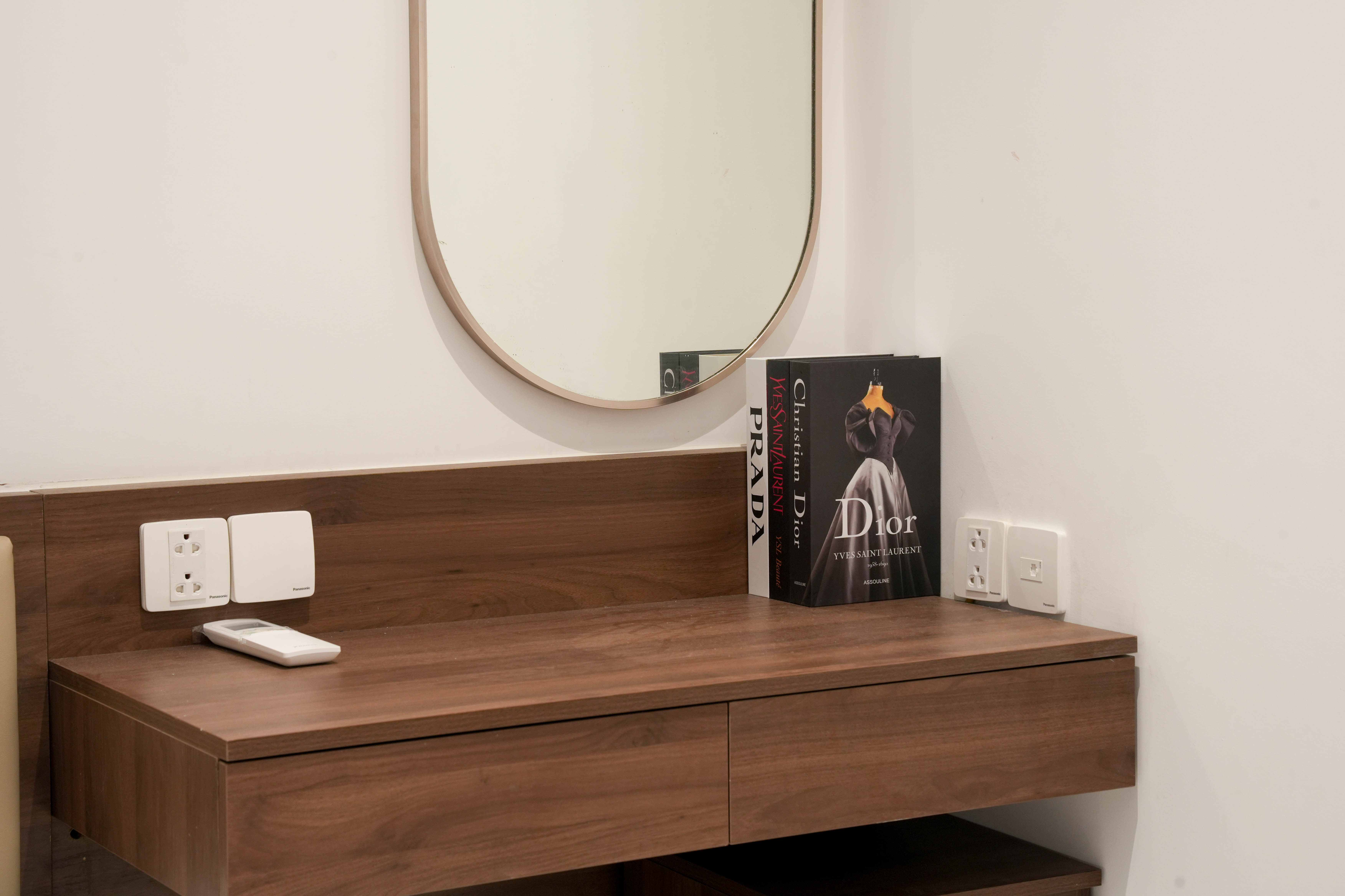 Serene Stay - a furnished STUDIO apartment, 30 m², on Le Duan Street in the central fashion-street area of Da Nang, Vietnam.