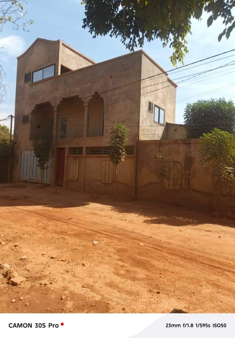 Villa r+1 en vente à la cité azimmo Ouaga 2000