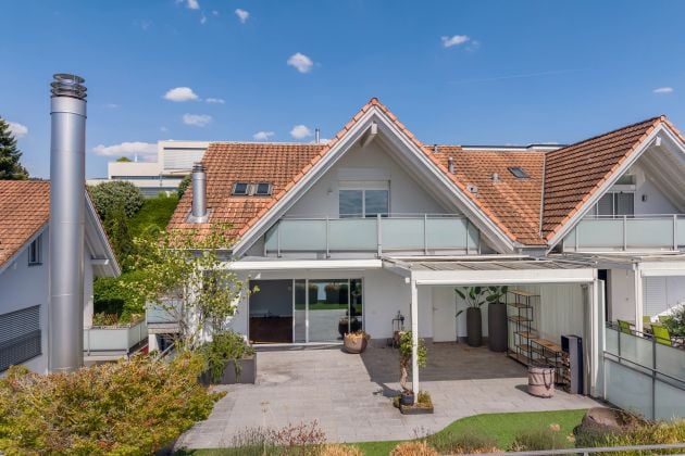 Terrace Apartment with Stunning Views – 40 Minutes from Zurich