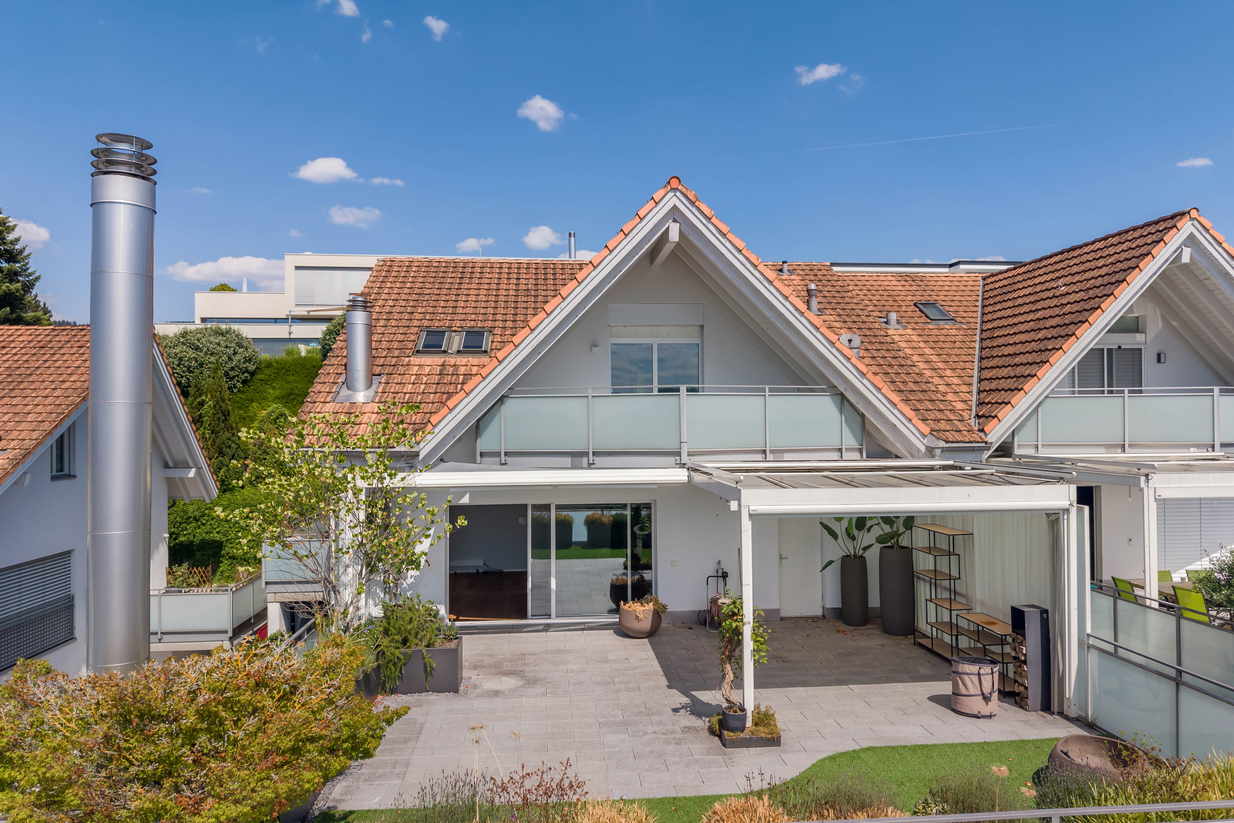 Terrace Apartment with Stunning Views – 40 Minutes from Zurich