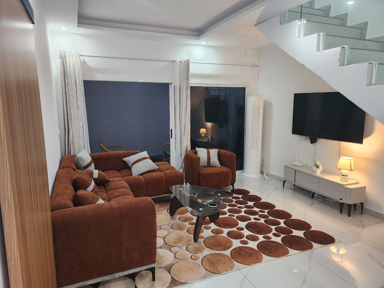 LUXURIOUS DUPLEX IN THE HEART OF THE CITY ON CHRISTOPHE YACE AVENUE