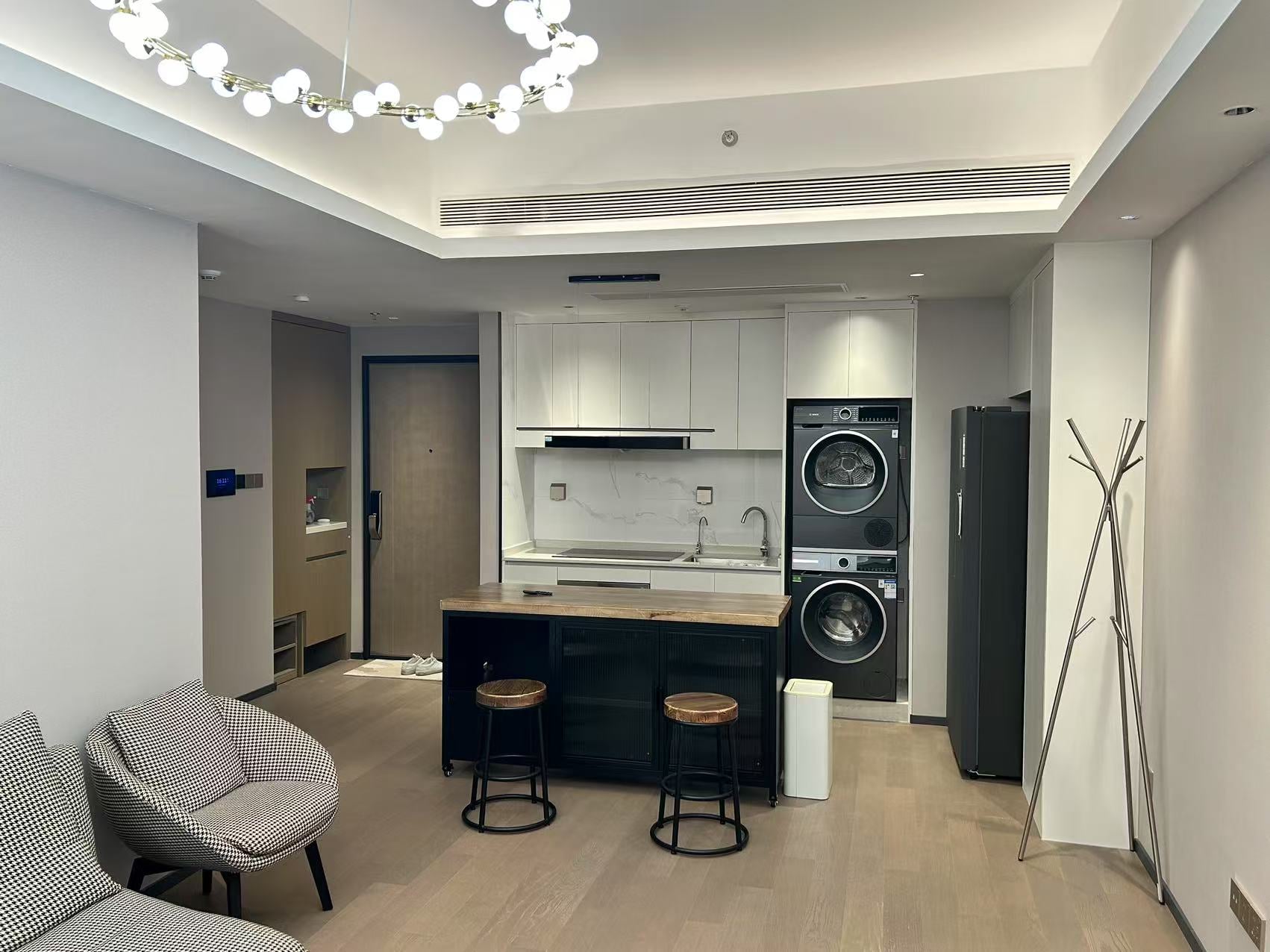 Lakeview 2 rooms apt in Times Square with open kitchen/Fresh