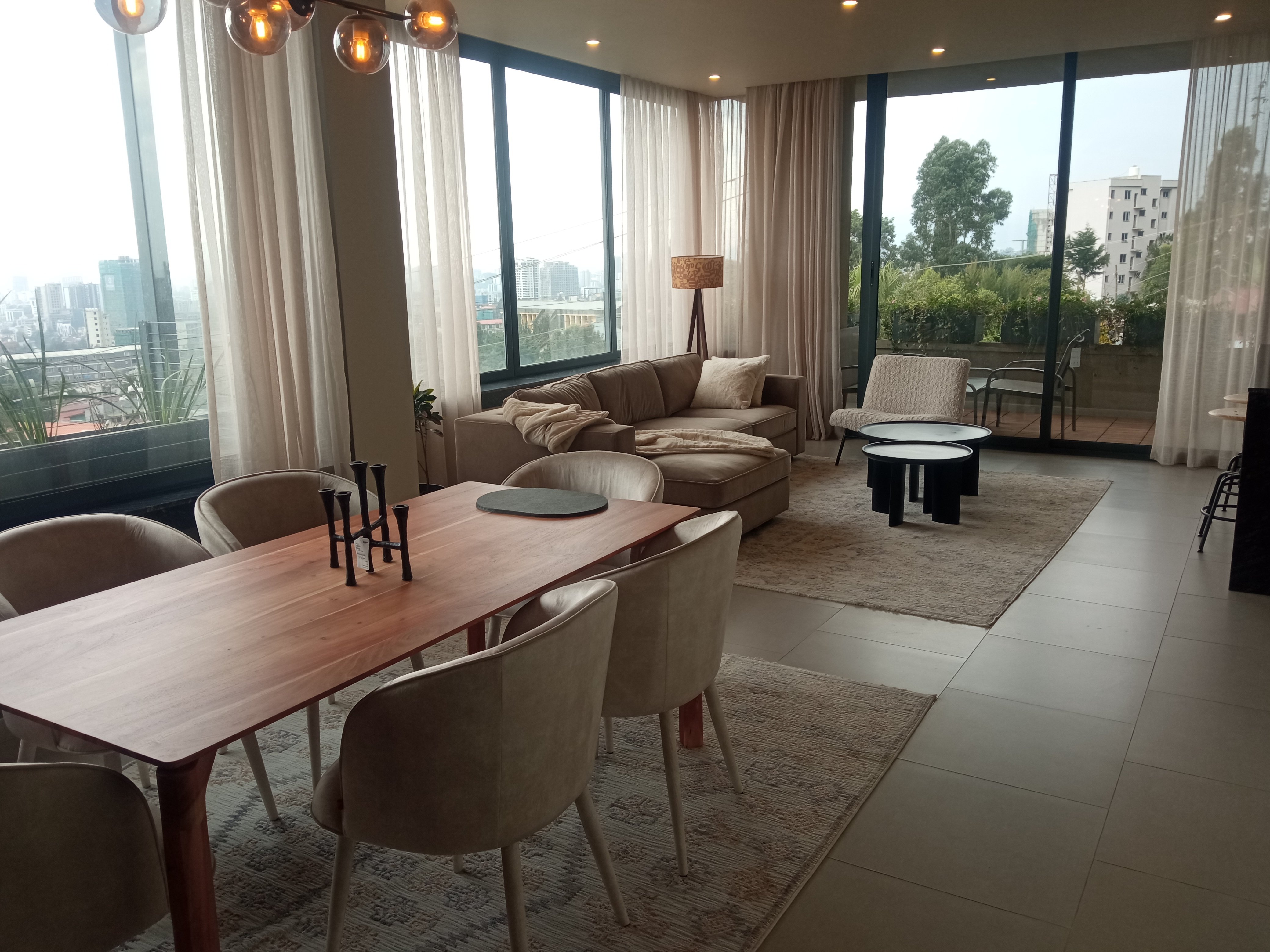 Truly Special! A high Quality and NEWLY Furnished 2bed Apartment