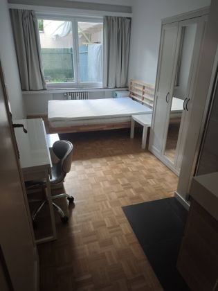 Furnished room with private shower in spacious shared apartment – ...