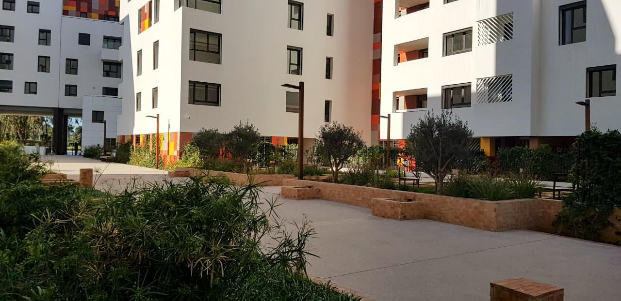 Très beau rez de jardin de 76m2 à la location non meublé à CFC;