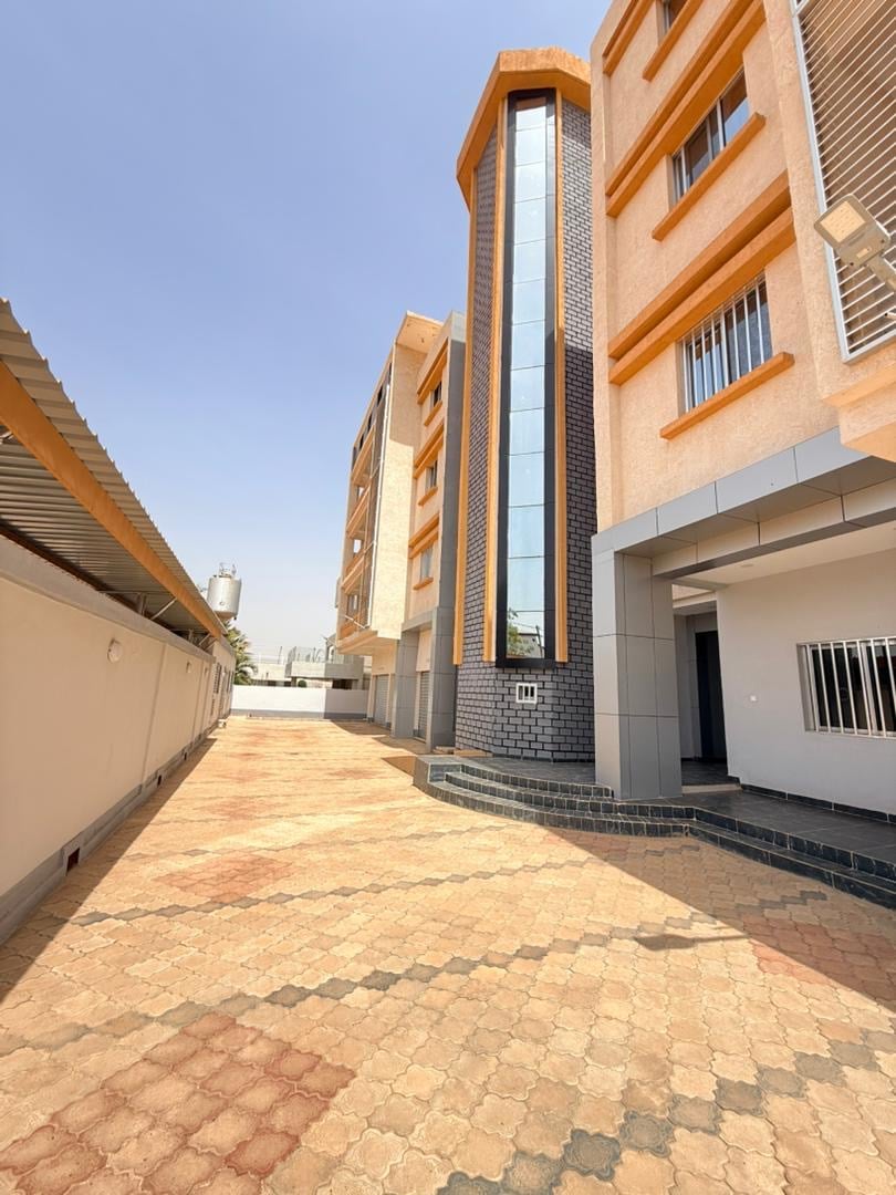 Location appartement F4 haut standing a Ouaga 2000 zone A  3 chambres climatisées + 3 sdb  Loyer : 1.000.000 fcfa  Garage privé, ascenseur, groupe électrogène, sécurité 24/24hm
