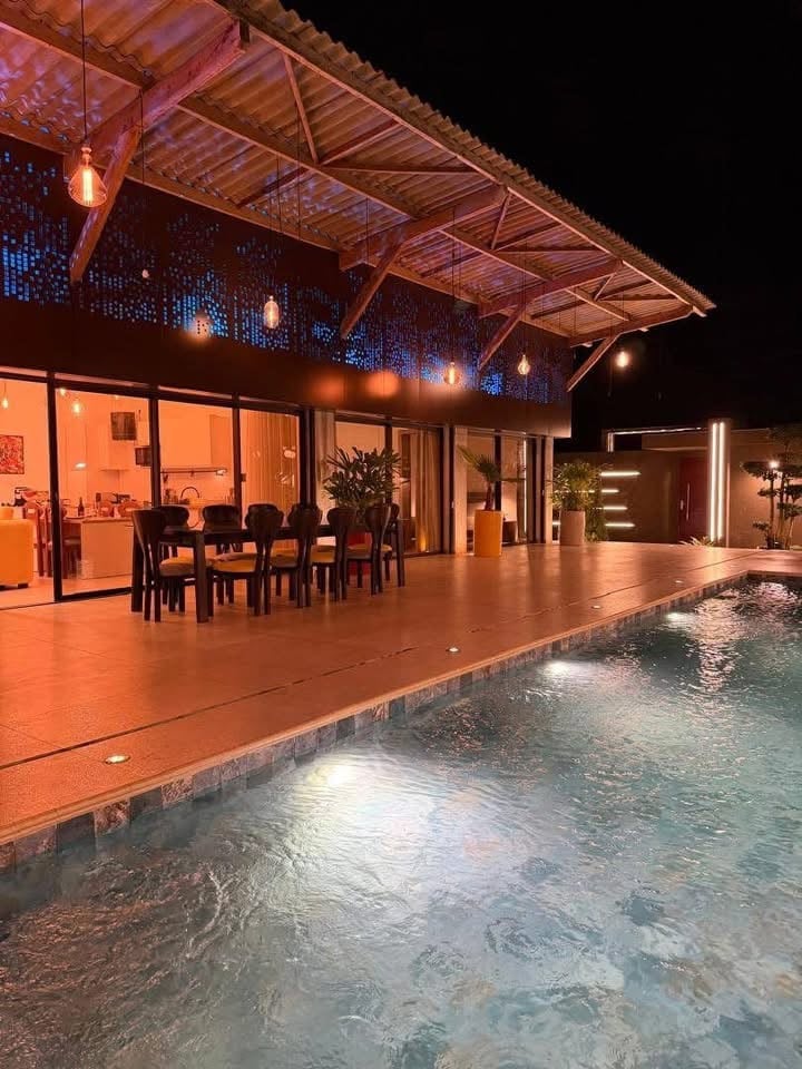 VILLA CONTEMPORAINE A VENDRE ASSINIE