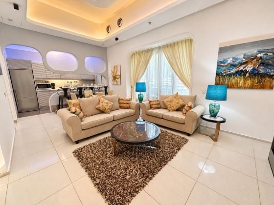 Modern New Chic 3-Bedroom Apartment 
