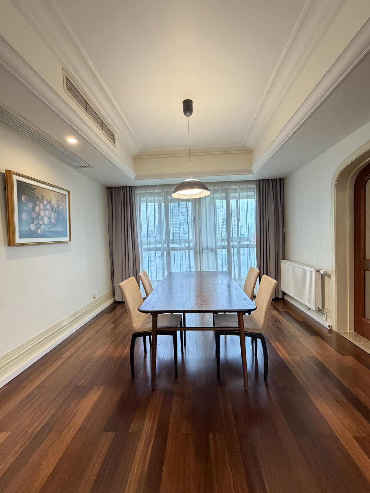 Well maintenance apt with 5 rooms next to Suzhou Center mall