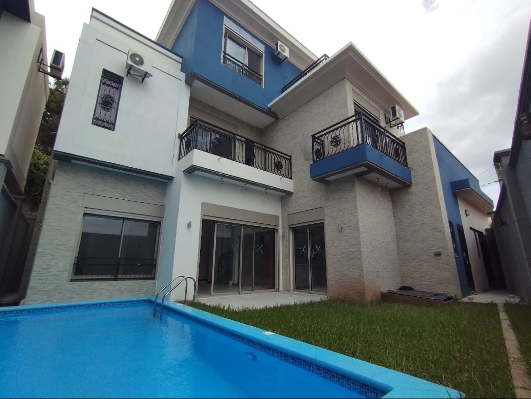 IVANDRY - Large, modern 7-bedroom villa with pool and garden in a residence 1 minute from international schools