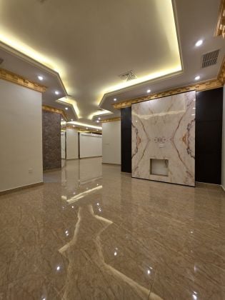 Floor for rent in Al-Funaitees with a private entrance.