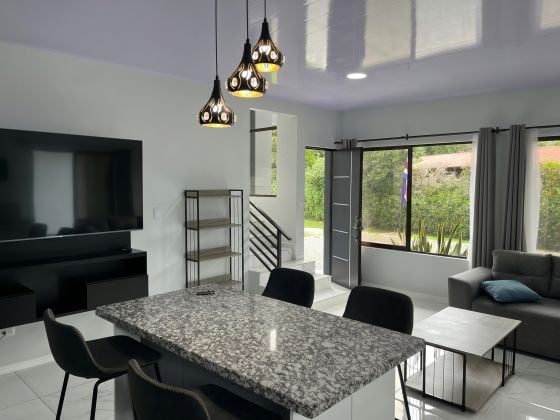 FULLY FURNISHED CONTEMPORARY HOUSE IN LA HERMOSA
