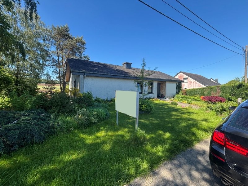 Belgique 6880 Bertrix : agréable maison, plain-pied, jardin, garage, 3 chambres.