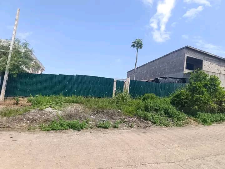 Cocody Angré cité sir Terrain 600 M2