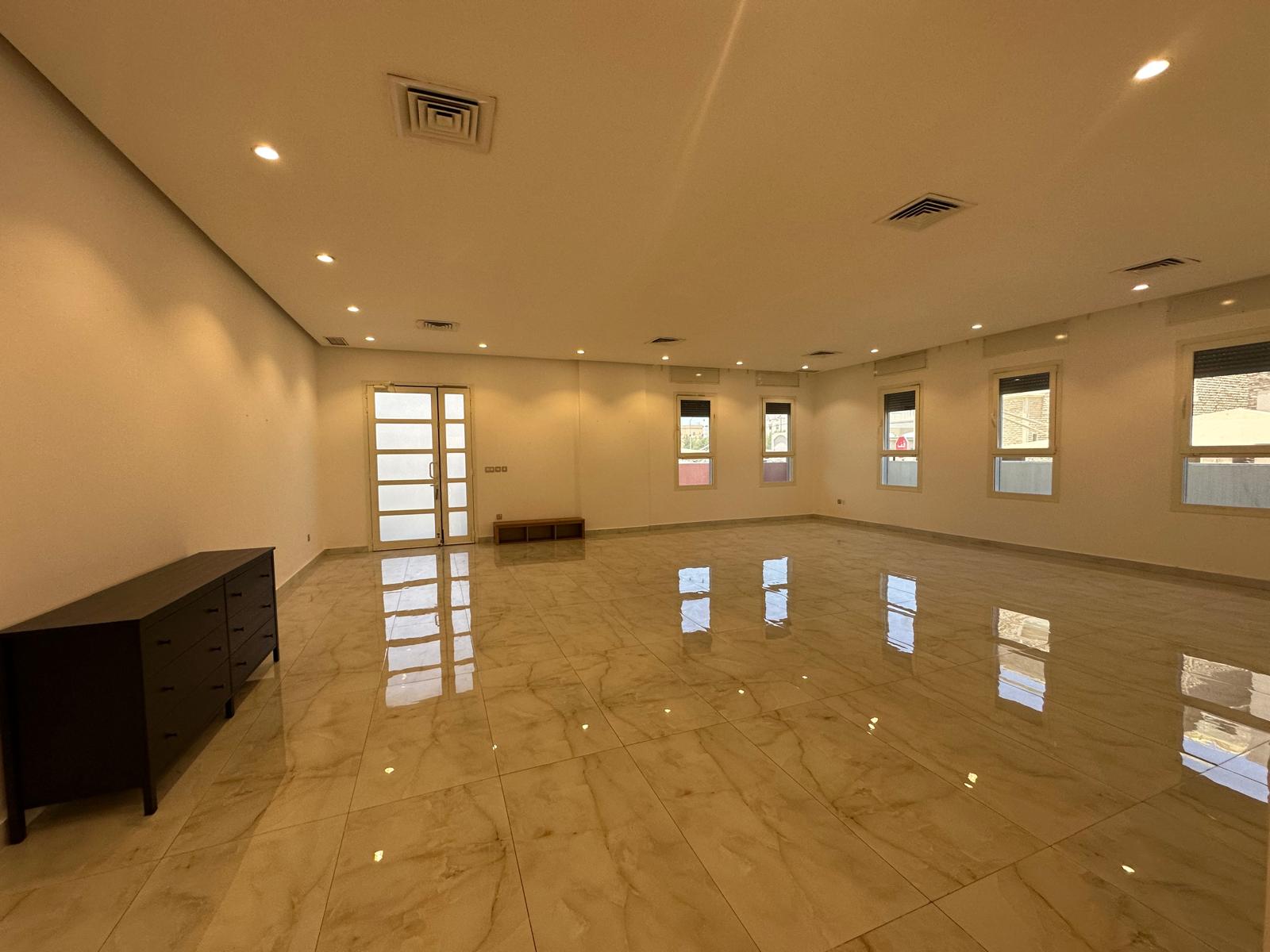 500 Meter Ground Villa Floor with Garden in Finatees. 