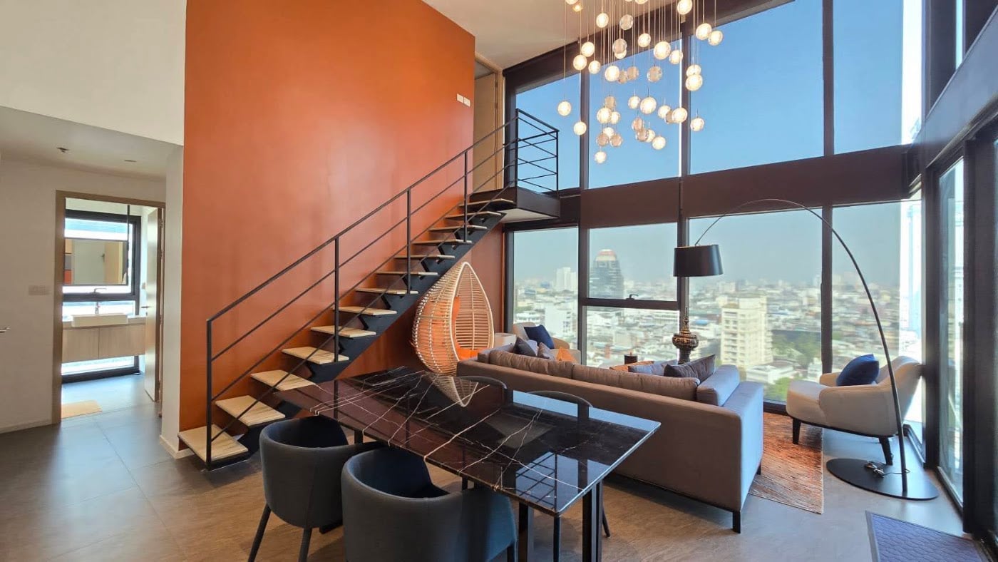 Double-height loft at The Lofts Silom, move in 1 November | 65,000 THB