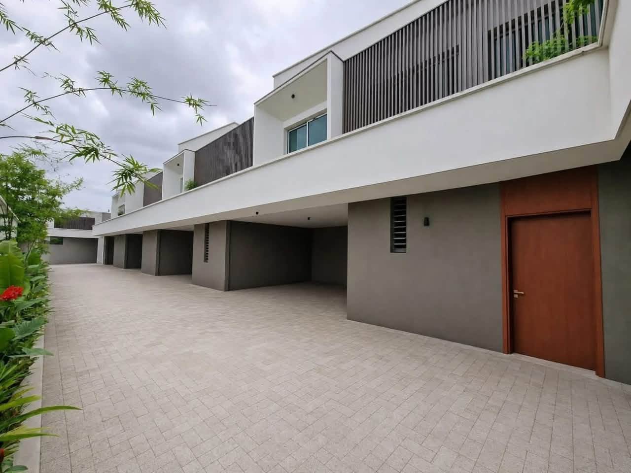 Location de plusieurs villas de 4, 5 et 6 pieces à la Riviera 3