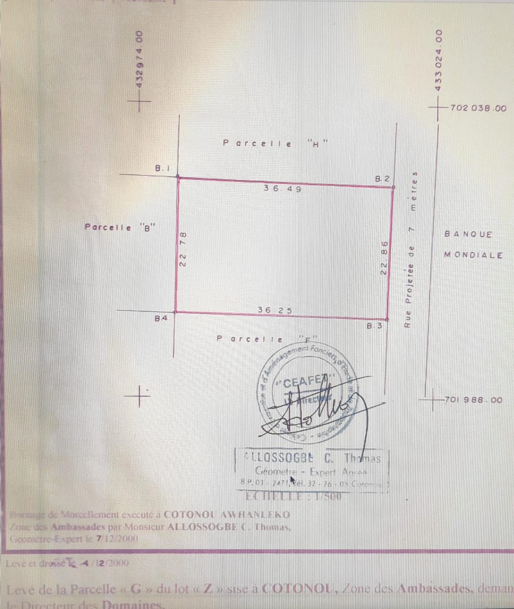 A vendre, domaine de 833 m2, zone des ambassades - Cotonou