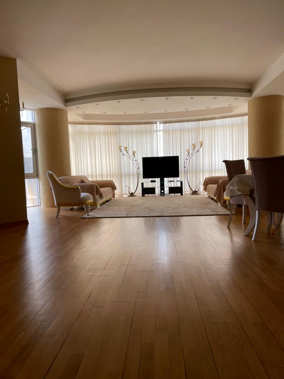Сity center. 4 rooms apartment for rent.