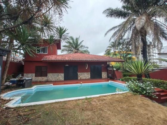 Villa à louer avec piscine à Glass