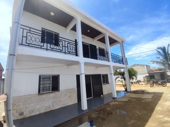 À LOUER – Belle villa F8 avec terrasses et parking à ...