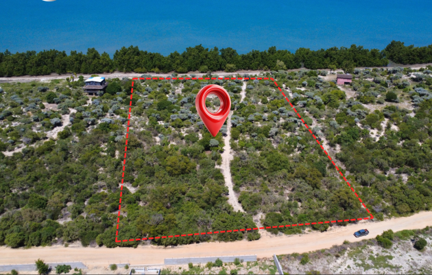 Terrain d'exception de 10 762 m² en bord de mer à Ankilibe, ...