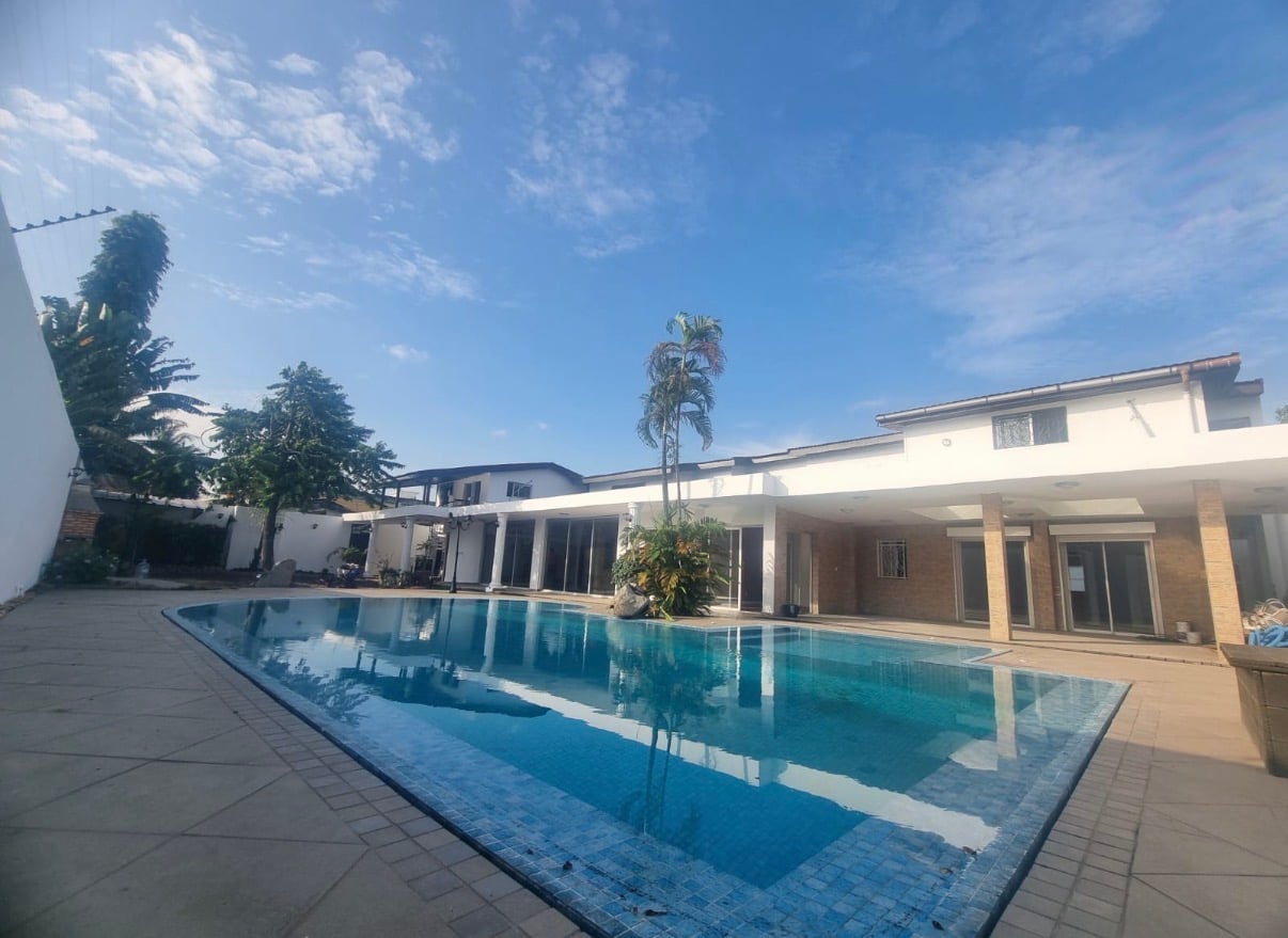 Riviera 3, zone écoles internationales, villa de 10 pièces avec 6 chambres jardin piscine…