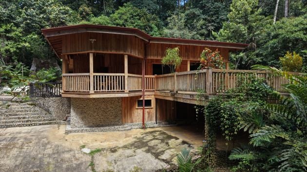 HOME IN PEREZ ZELEDON