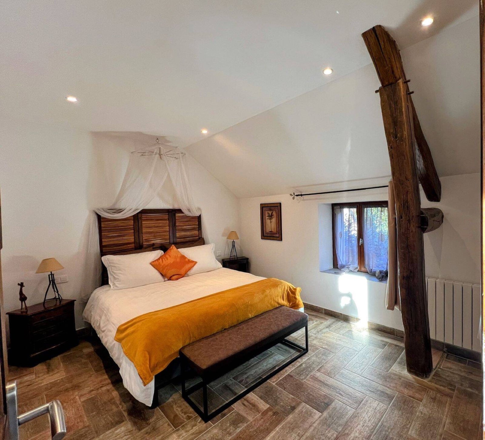 Renovated 180 m² (1,938 sq ft) stone house, 4 furnished rental units, 30 km from Paris