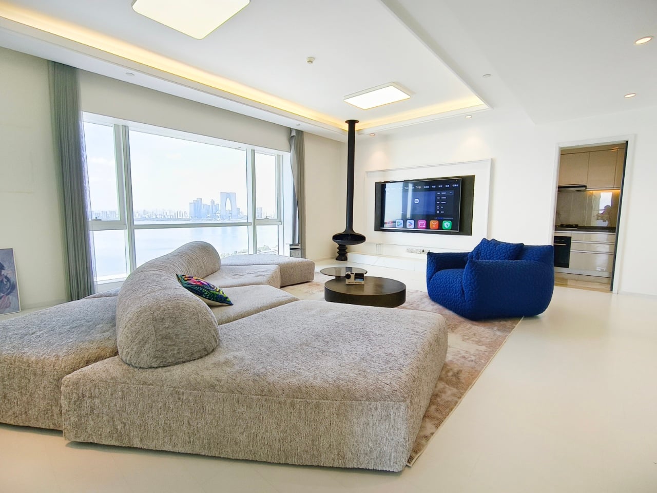 Renovated apt with 2 rooms next to wheel Park by Jinji lake