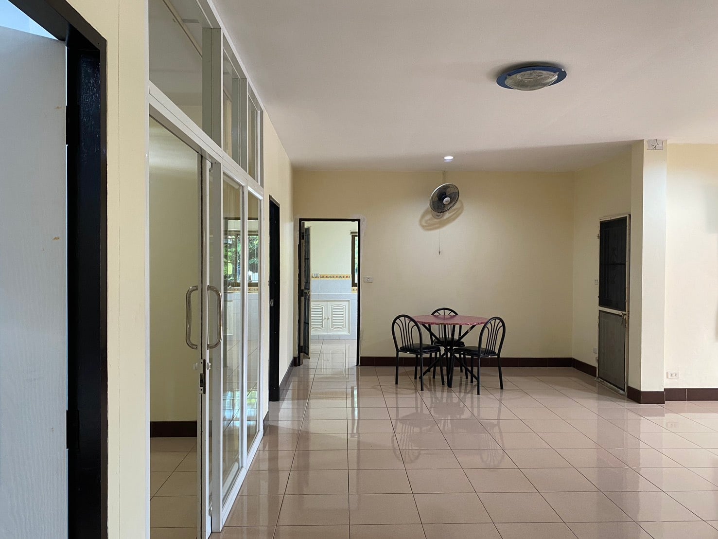 Single House for Rent in Soi Siam Country Club, 3 bedrooms for rent 24,000 baht.