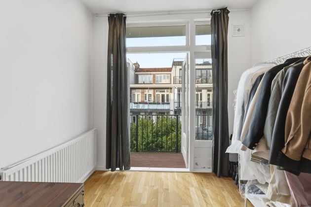 Woestduinstraat 120-2: 2-bedroom apartment with west-facing balcony