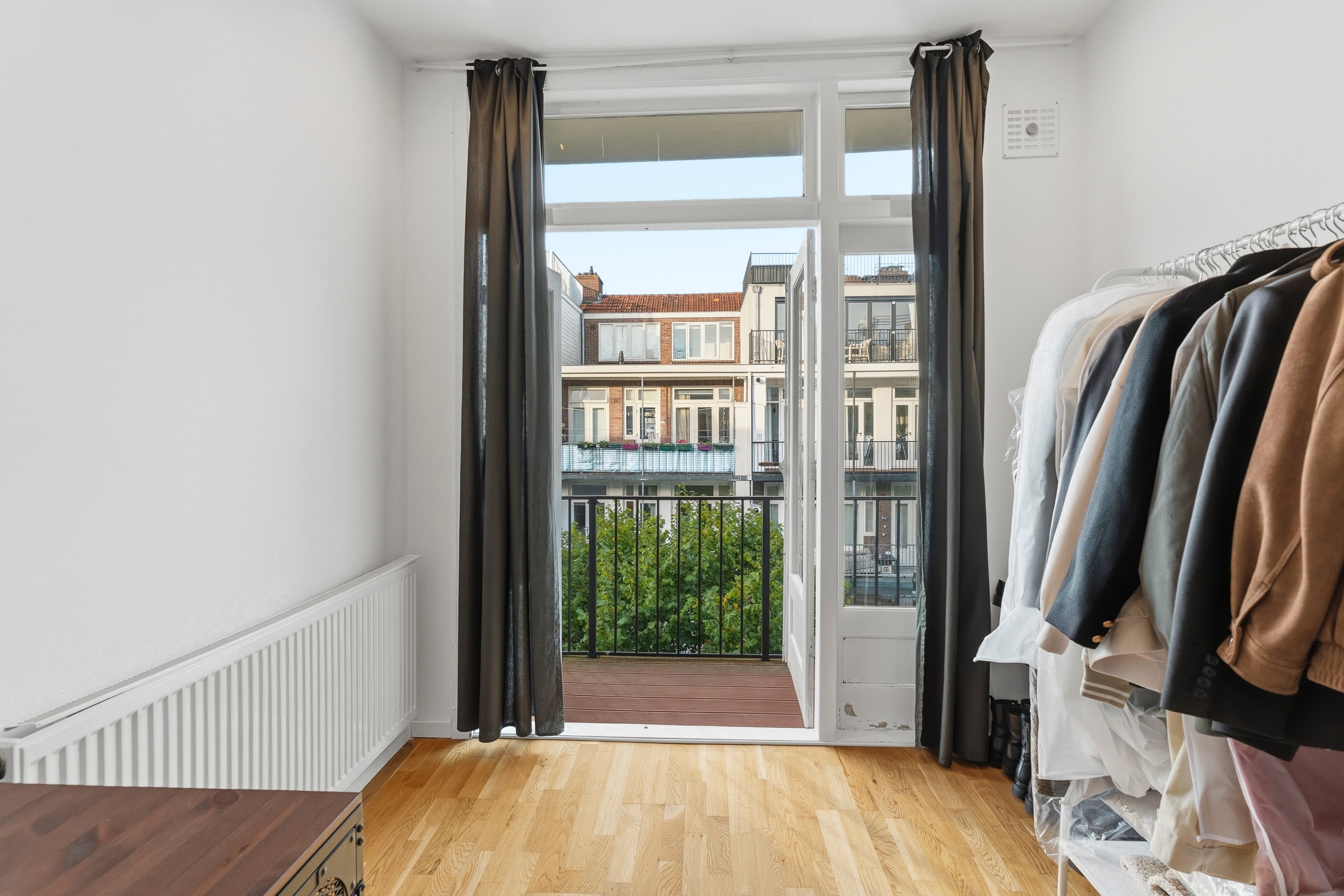 Woestduinstraat 120-2: 2-bedroom apartment with west-facing balcony